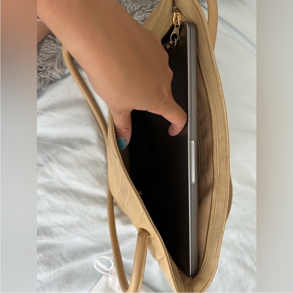 Sold Final clearance Vintage Chanel tote bag Chevron quilted - Picture 8 of 16